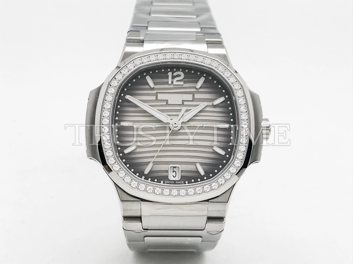 Копия часов Patek Philippe Nautilus Ladies 35mm 7118/1200A-011
