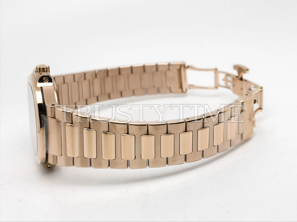 Копия часов Patek Philippe Nautilus Ladies 35mm 7118/1R-010