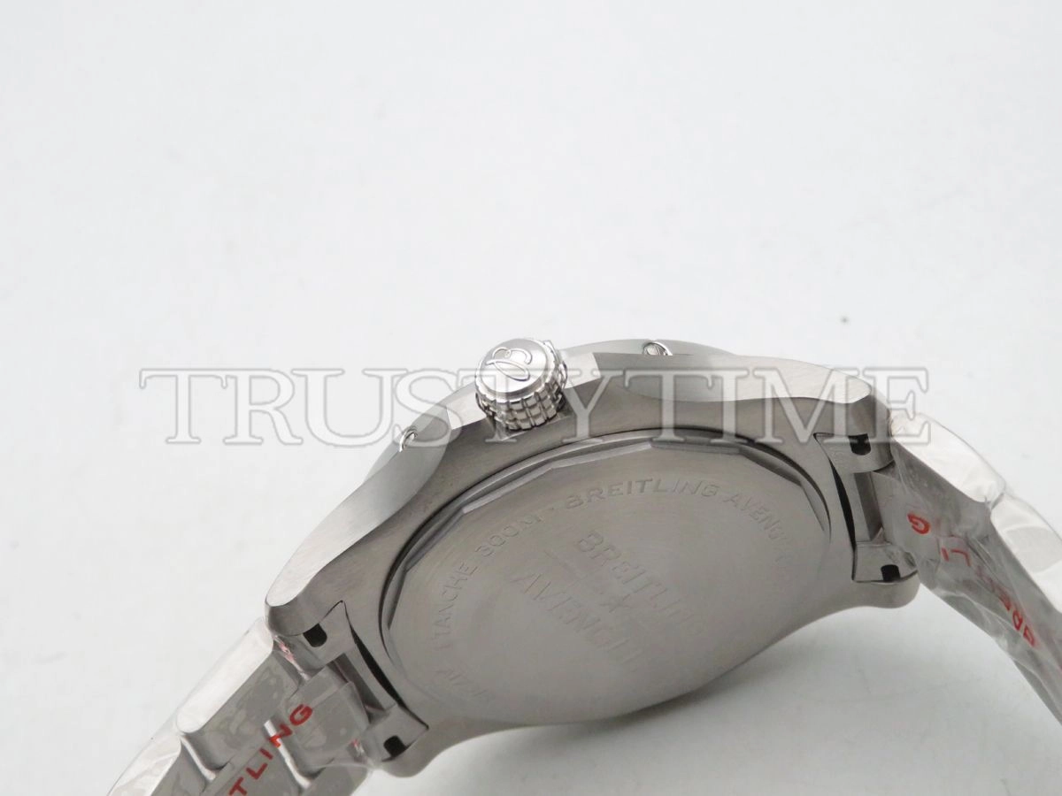 Копия часов Breitling Avenger Automatic 43 A17318101B1A1