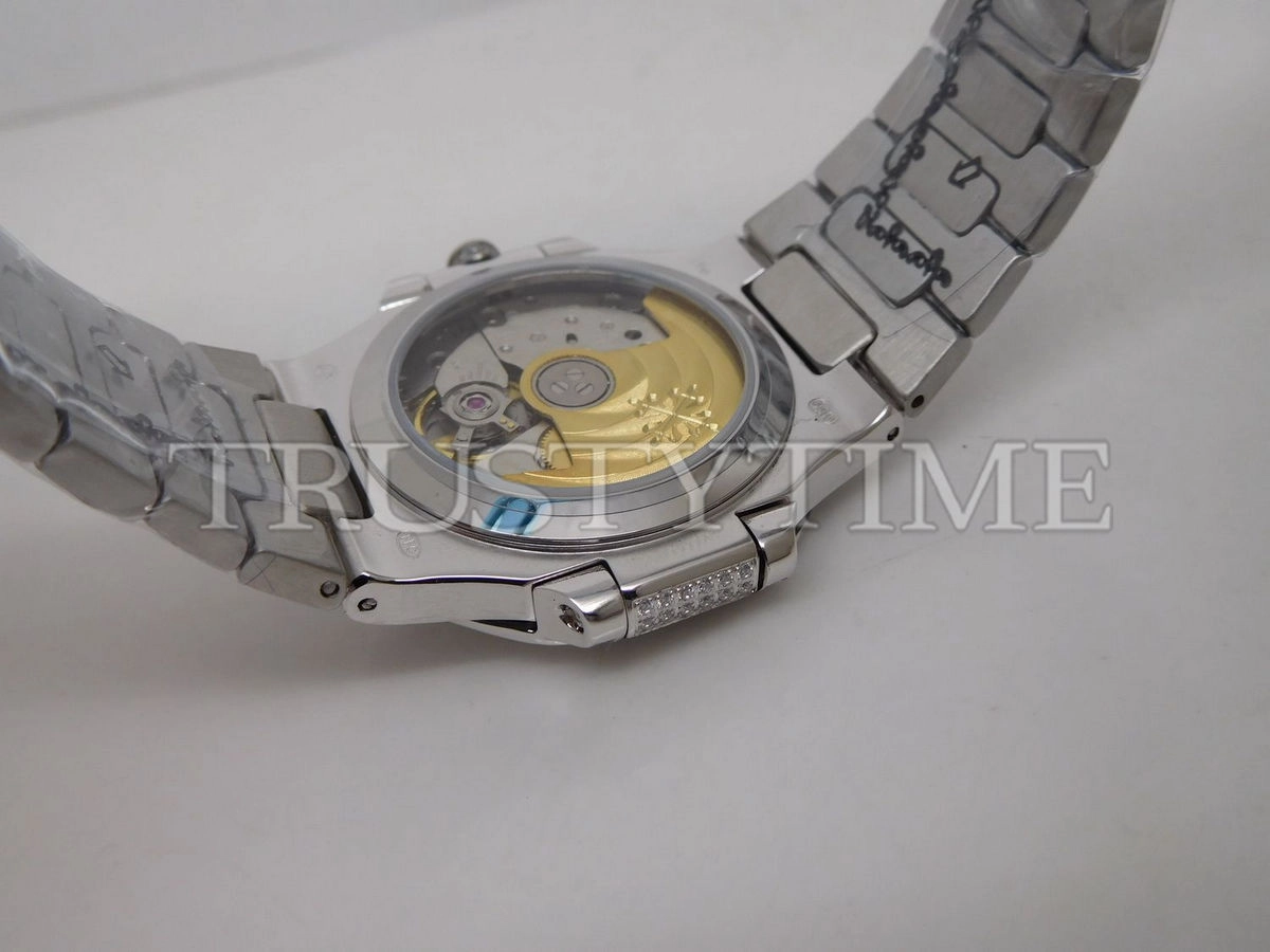 Копия часов Patek Philippe Nautilus Ladies 34mm 7021/1G-001