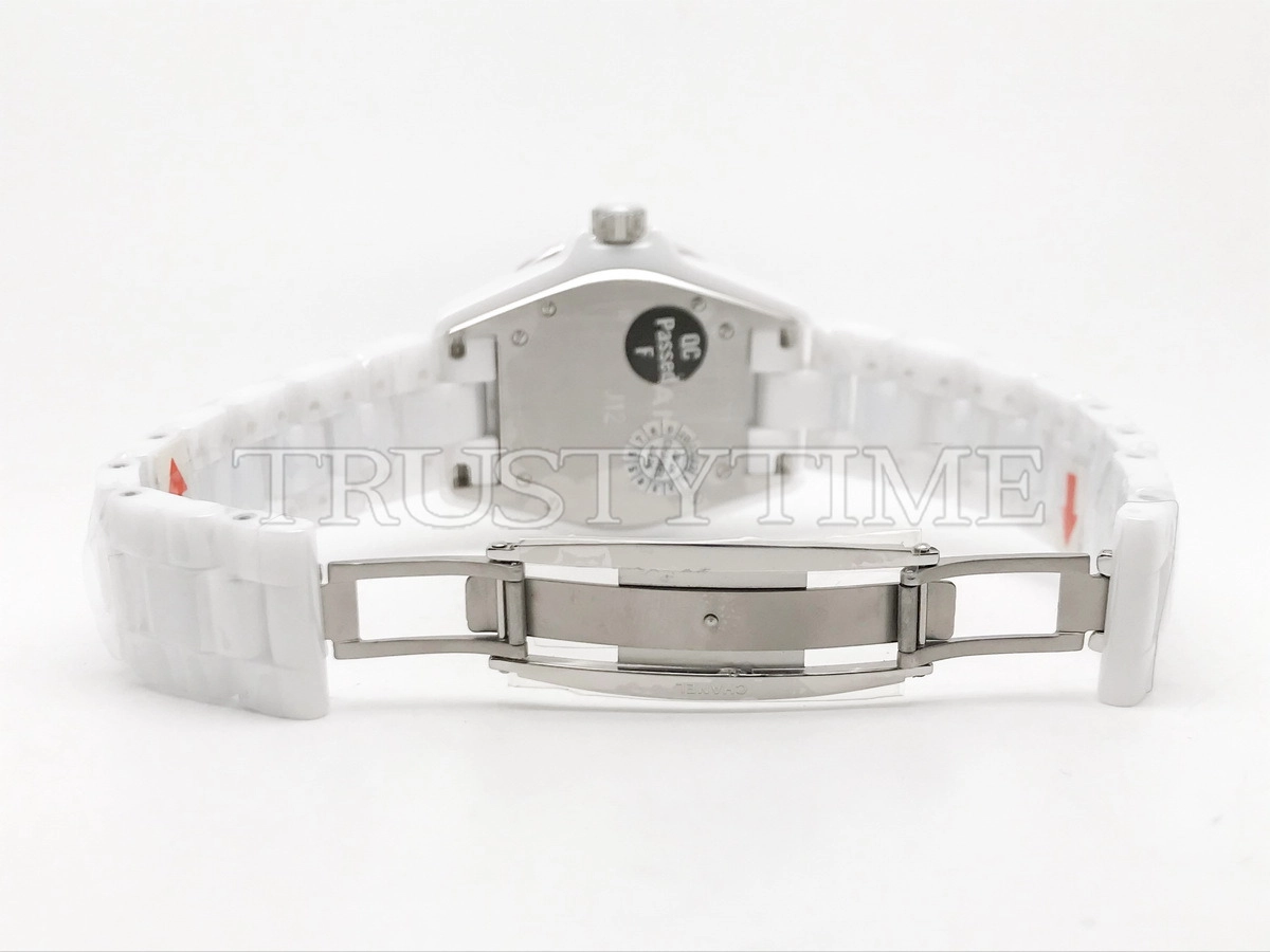 Копия часов Chanel J-12 White Mother-Of-Pearl And Diamond Dial 38 H2423