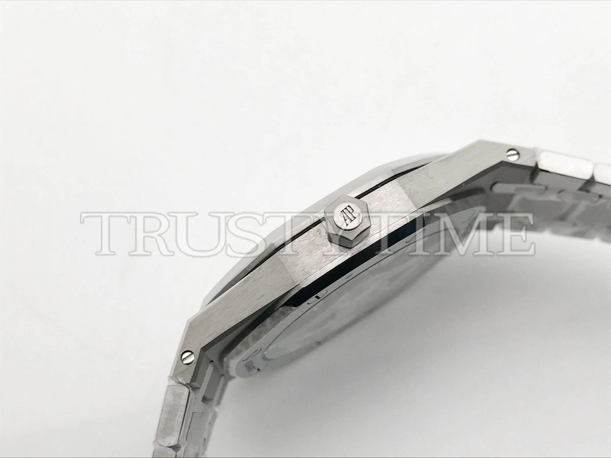 Копия часов Audemars Piguet Royal Oak “Jumbo” Extra-Thin Platinum and Smoked Green Dial 15202PT.OO.1240PT.01