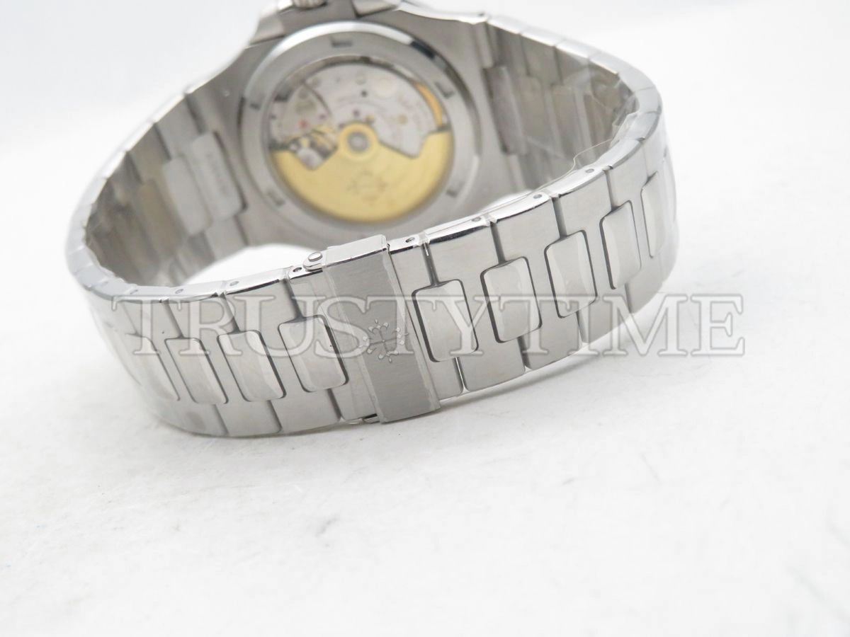 Копия часов Patek Philippe Nautilus 40mm 5713/1G-001