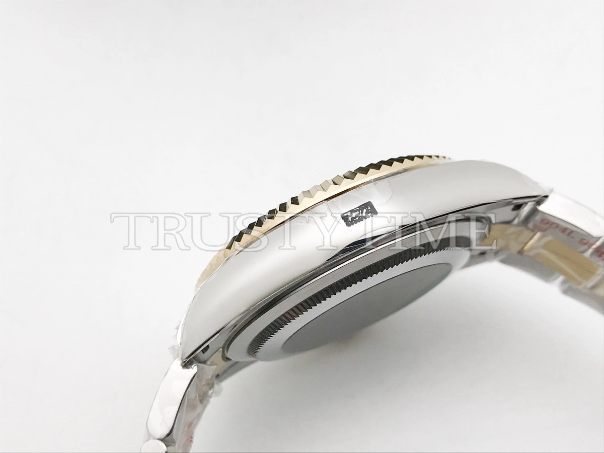 Копия часов Rolex Sky-Dweller 42mm 336933-0003