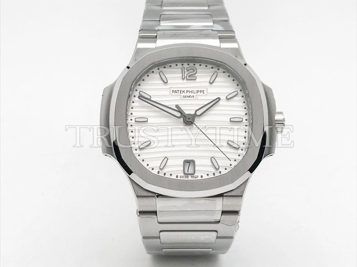 Копия часов Patek Philippe Nautilus Ladies 35mm 7118/1A-010 Арт.PP-0727