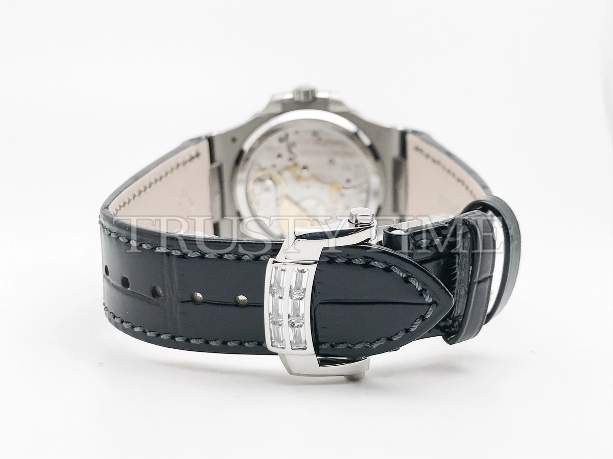 Копия часов Patek Philippe Nautilus Power Reserve Moonphase 40mm 5724G-001