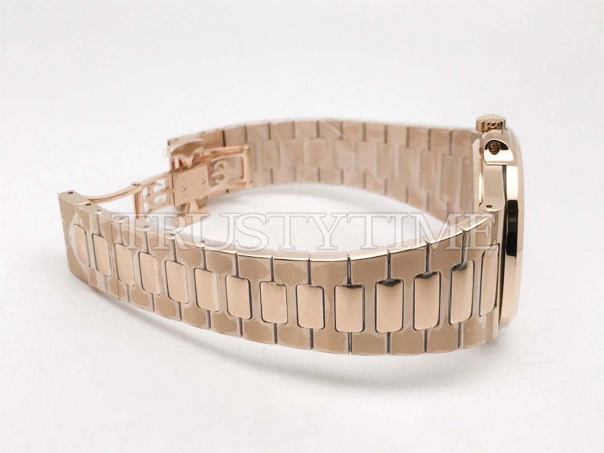 Копия часов Patek Philippe Nautilus Power Reserve Moonphase 40mm 5712/1R-001
