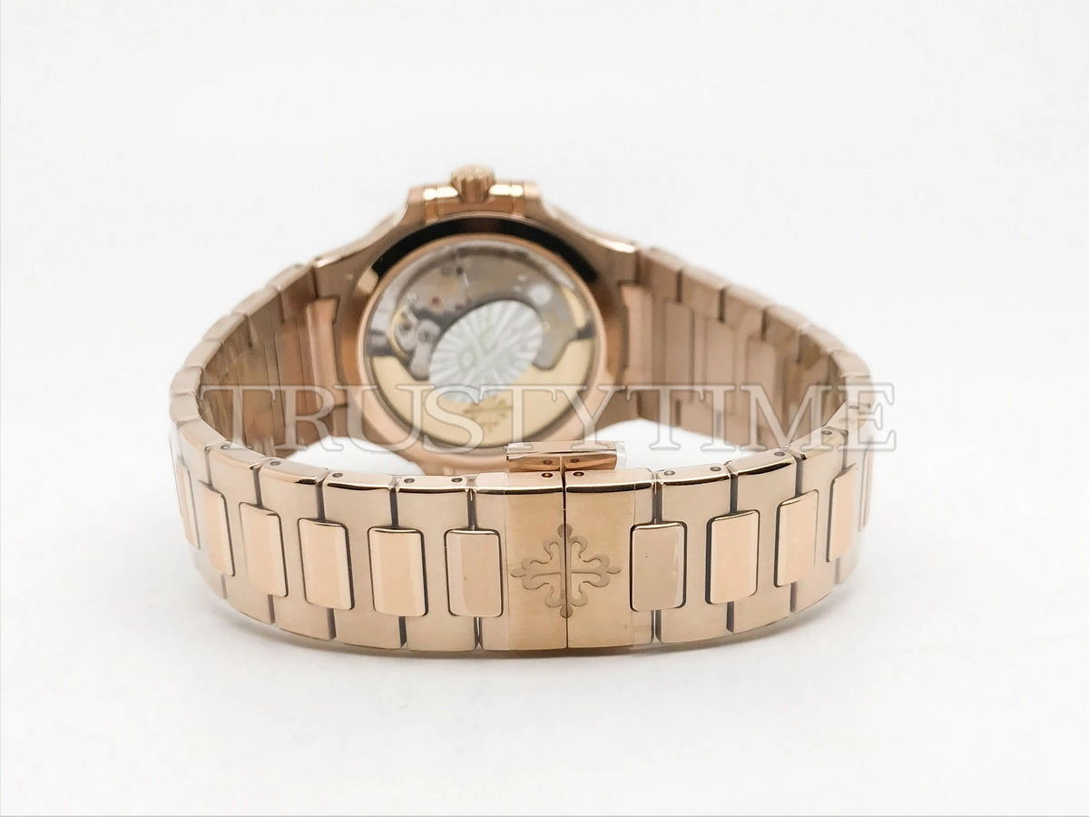 Копия часов Patek Philippe Nautilus Ladies 35mm 7118/1R-001