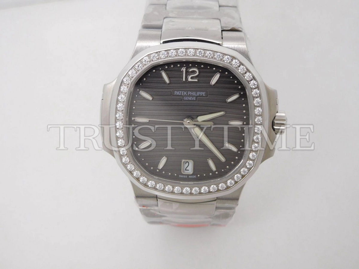 Копия часов Patek Philippe Nautilus Lades 34mm 7018/1A-011