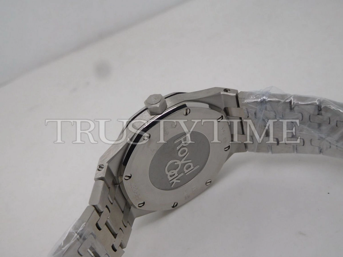 Копия часов Audemars Piguet Royal Oak Frosted 33mm 67653BC.GG.1263BC.02