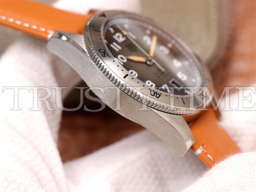 Копия часов Tag Heuer Autavia Isograph Calibre 5 42mm WBE5111.FC8267
