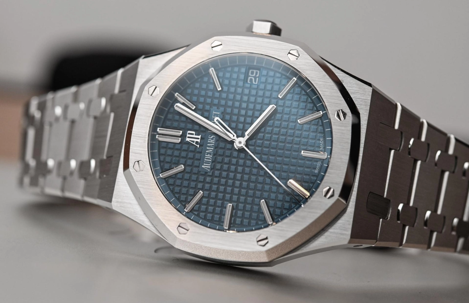 Синий AP Royal Oak 15500: сравнение версий VS и APS