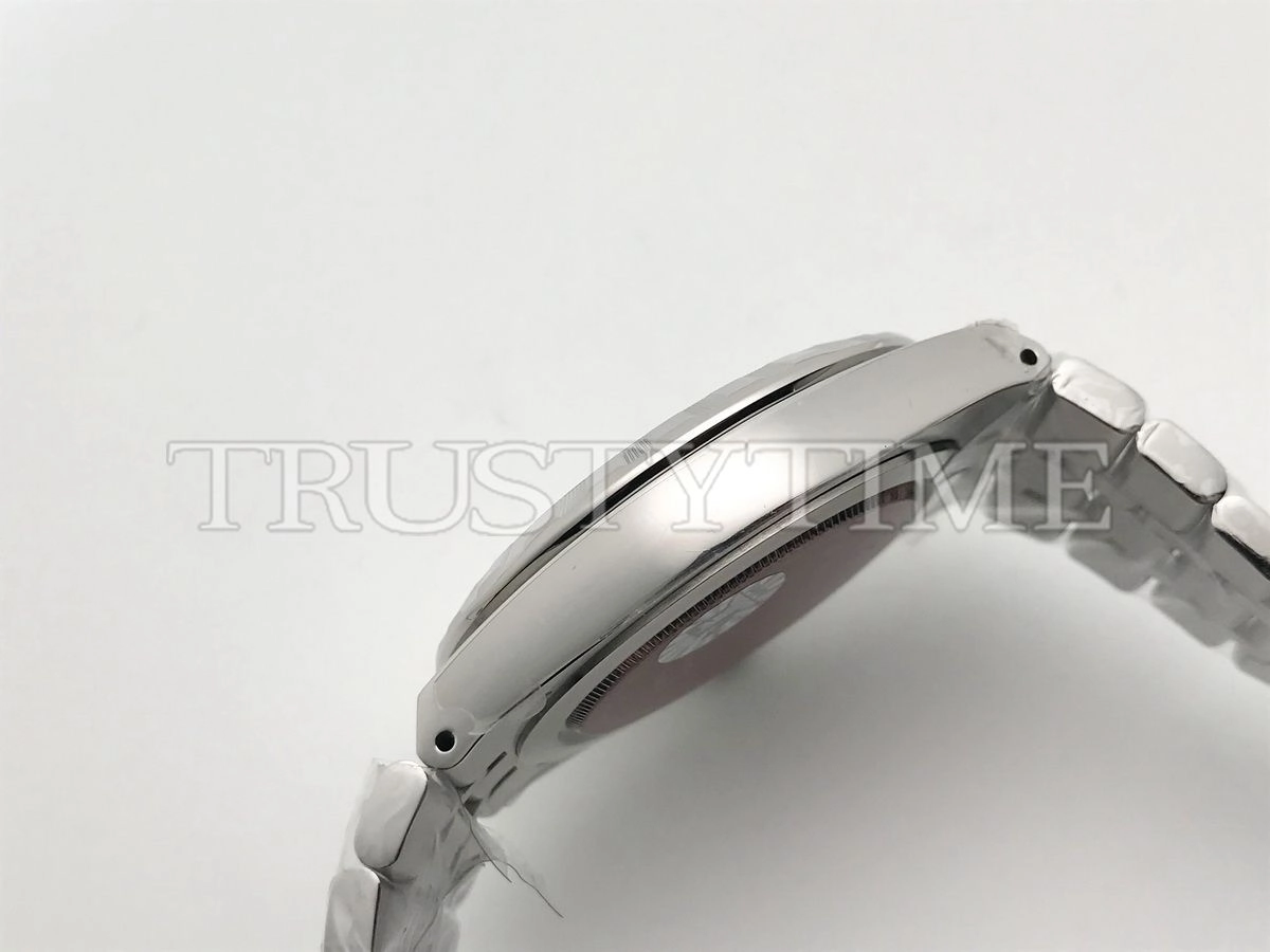 Копия часов Tudor Royal Day-Date 41mm M28600-0004