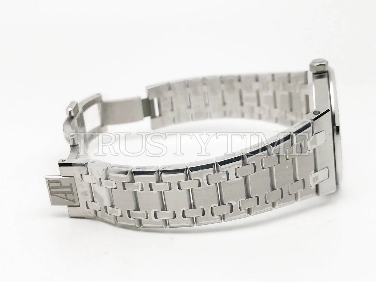 Копия часов Audemars Piguet Royal Oak Ladies 33mm 67651IP.ZZ.1261IP.01