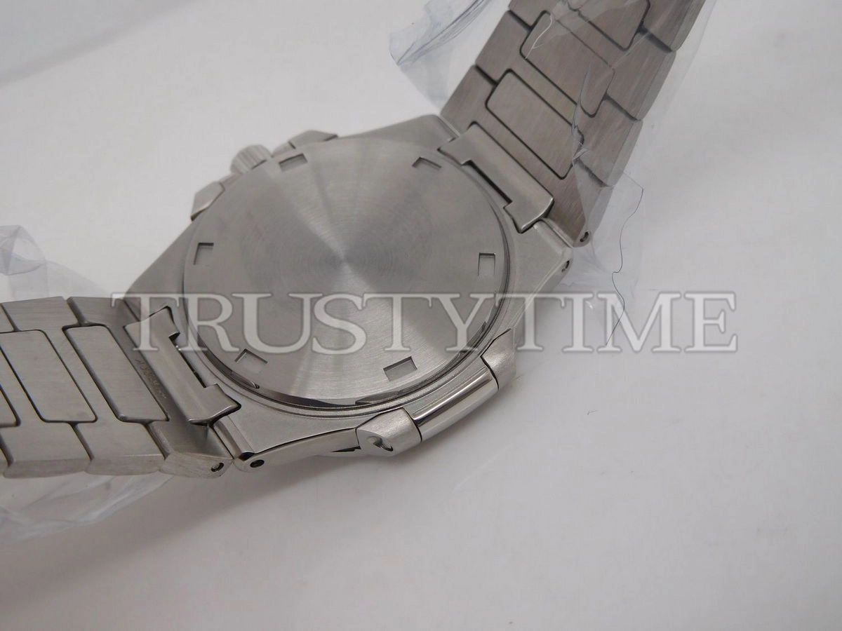 Копия часов Patek Philippe Nautilus Ladies 32mm 7010/1G-010