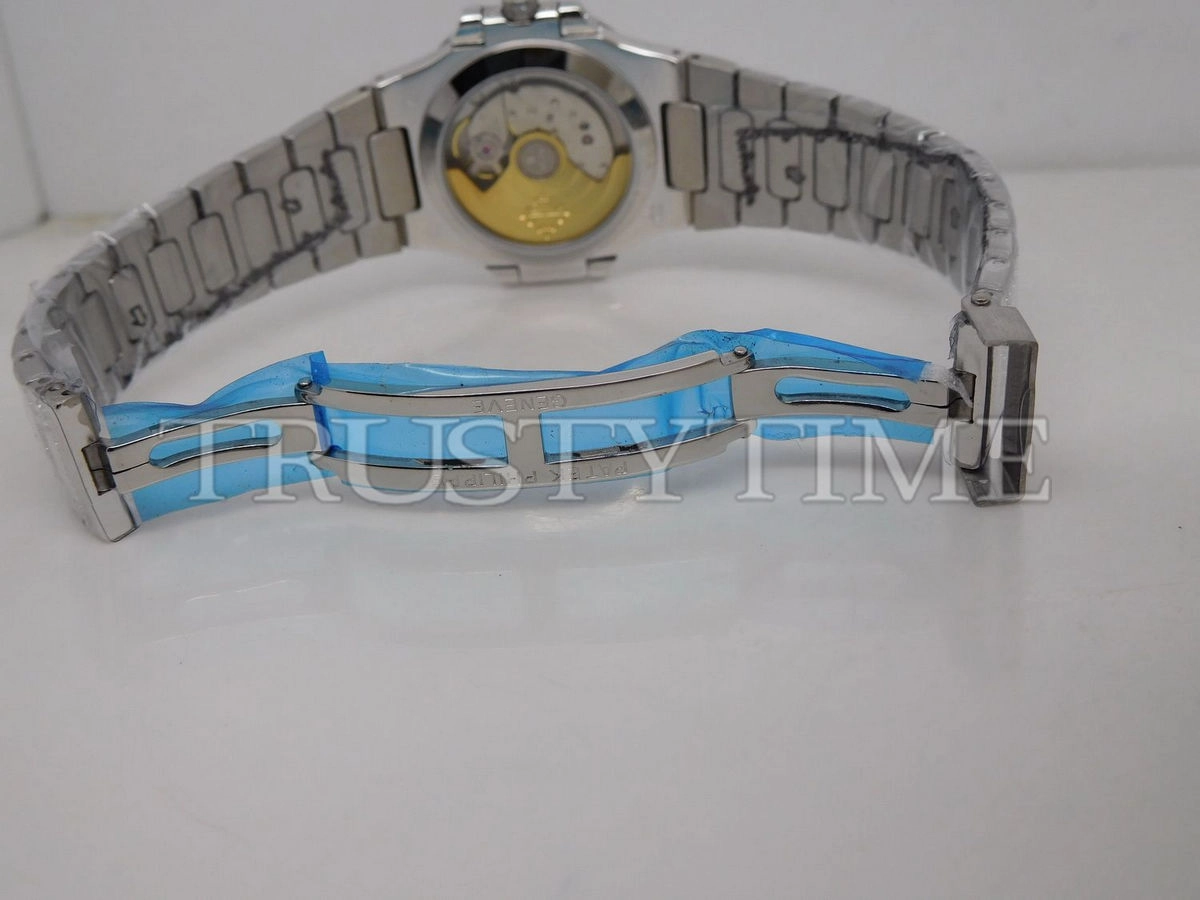 Копия часов Patek Philippe Nautilus Ladies 34mm 7021/1G-001