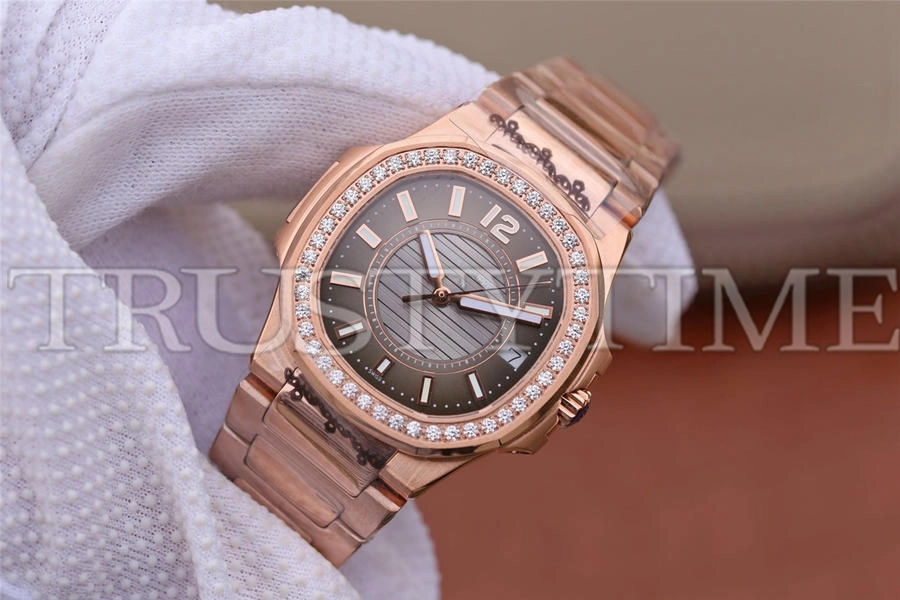 Копия часов Patek Philippe Nautilus Ladies 32mm 7010/1R-010