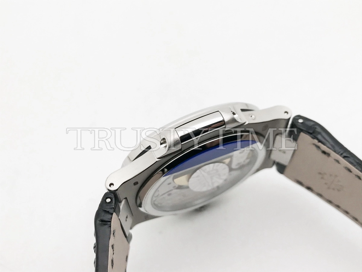 Копия часов Patek Philippe Nautilus Power Reserve Moonphase 40mm 5724G-001