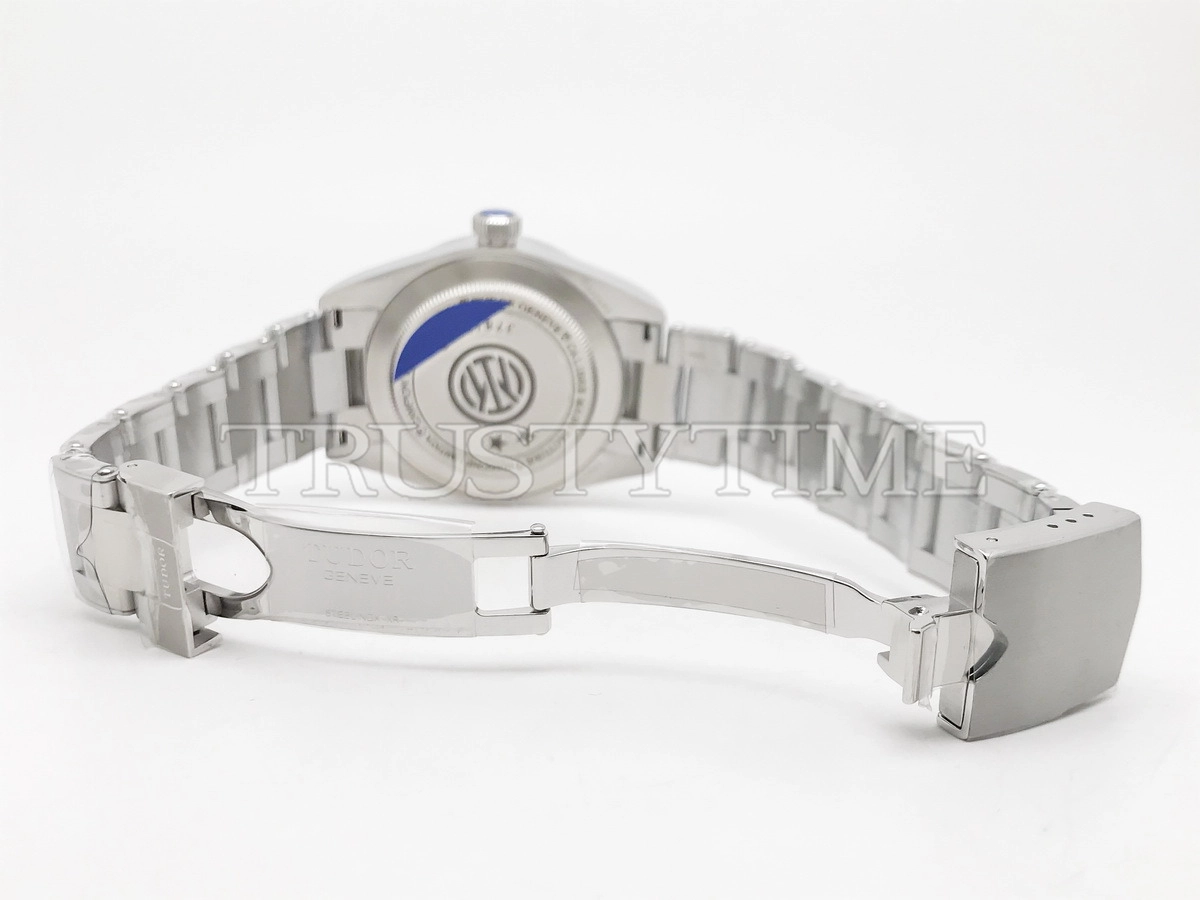 Копия часов Tudor Heritage Black Bay Fifty Eight 39mm Inter Milan Edition M79030N-0025