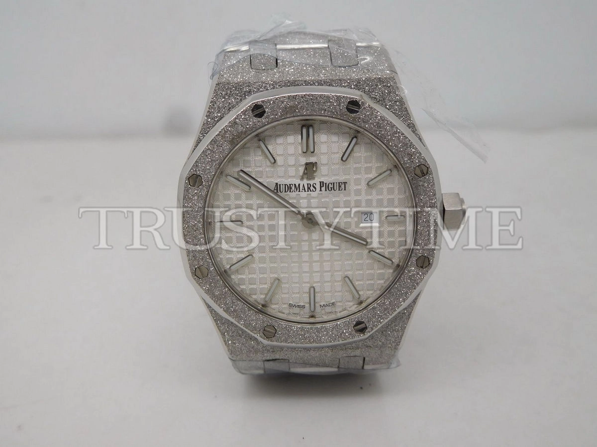 Копия часов Audemars Piguet Royal Oak Frosted 33mm 67653BC.GG.1263BC.01