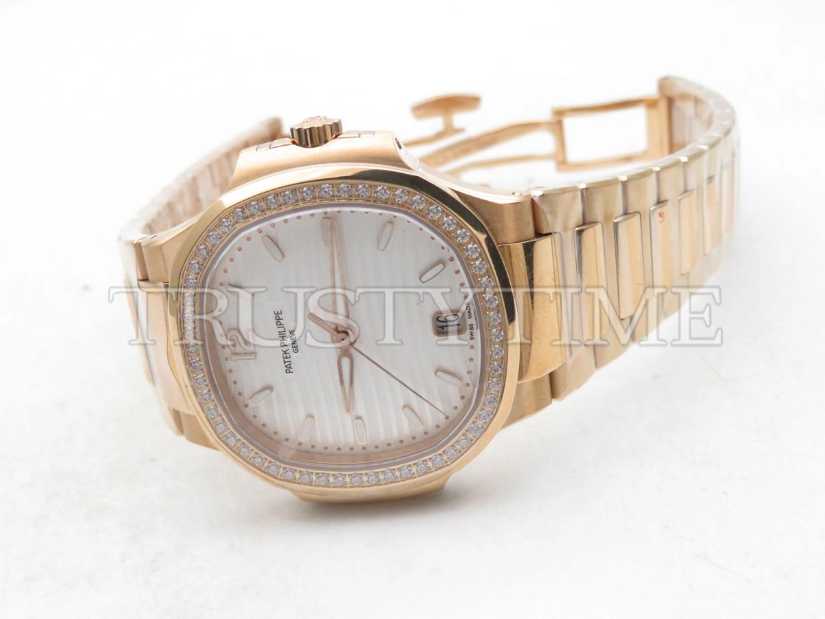 Копия часов Patek Philippe Nautilus Ladies 35mm 7118/1200R-001