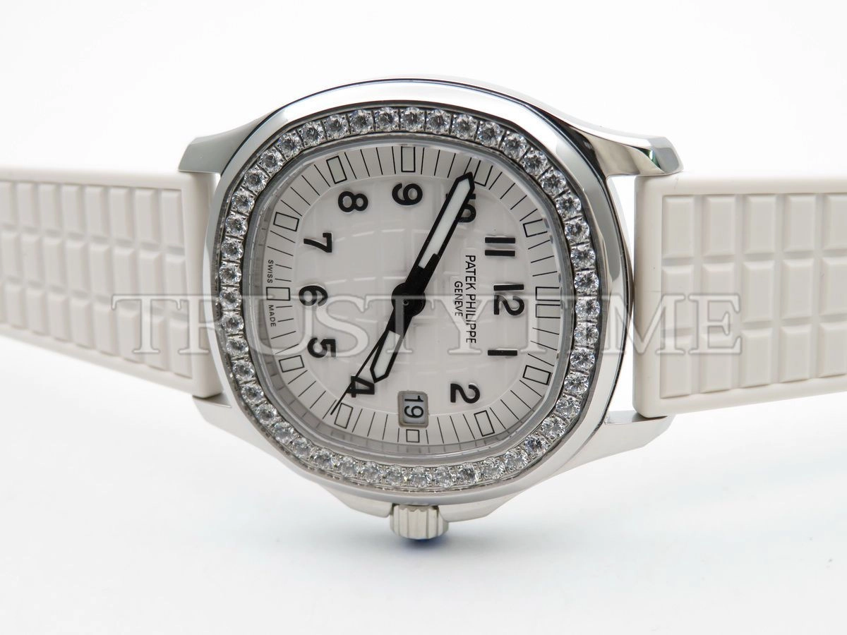 Копия часов Patek Philippe Aquanaut Quartz Ladies 35mm 5067A-024