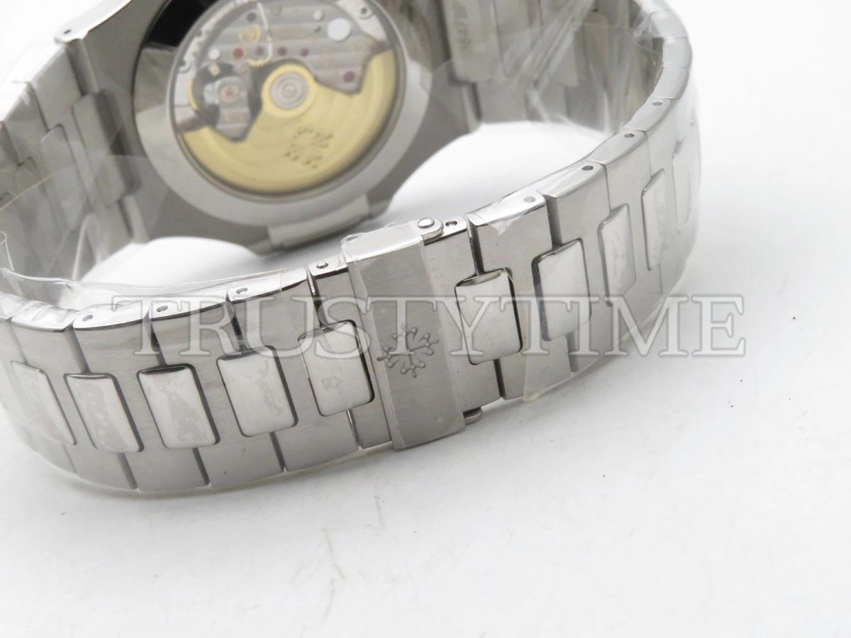 Копия часов Patek Philippe Nautilus Annual Calendar 40,5mm 5726/1A-001