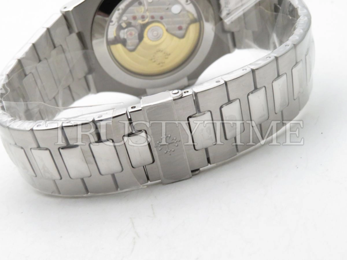 Копия часов Patek Philippe Nautilus Annual Calendar 40,5mm 5726/1A-010
