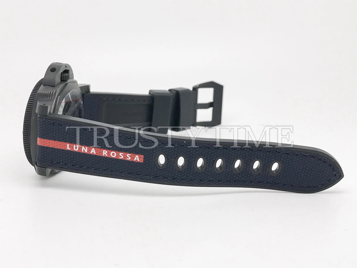 Копия часов Panerai Submersible Luna Rossa Carbotech™ 42mm  PAM01563