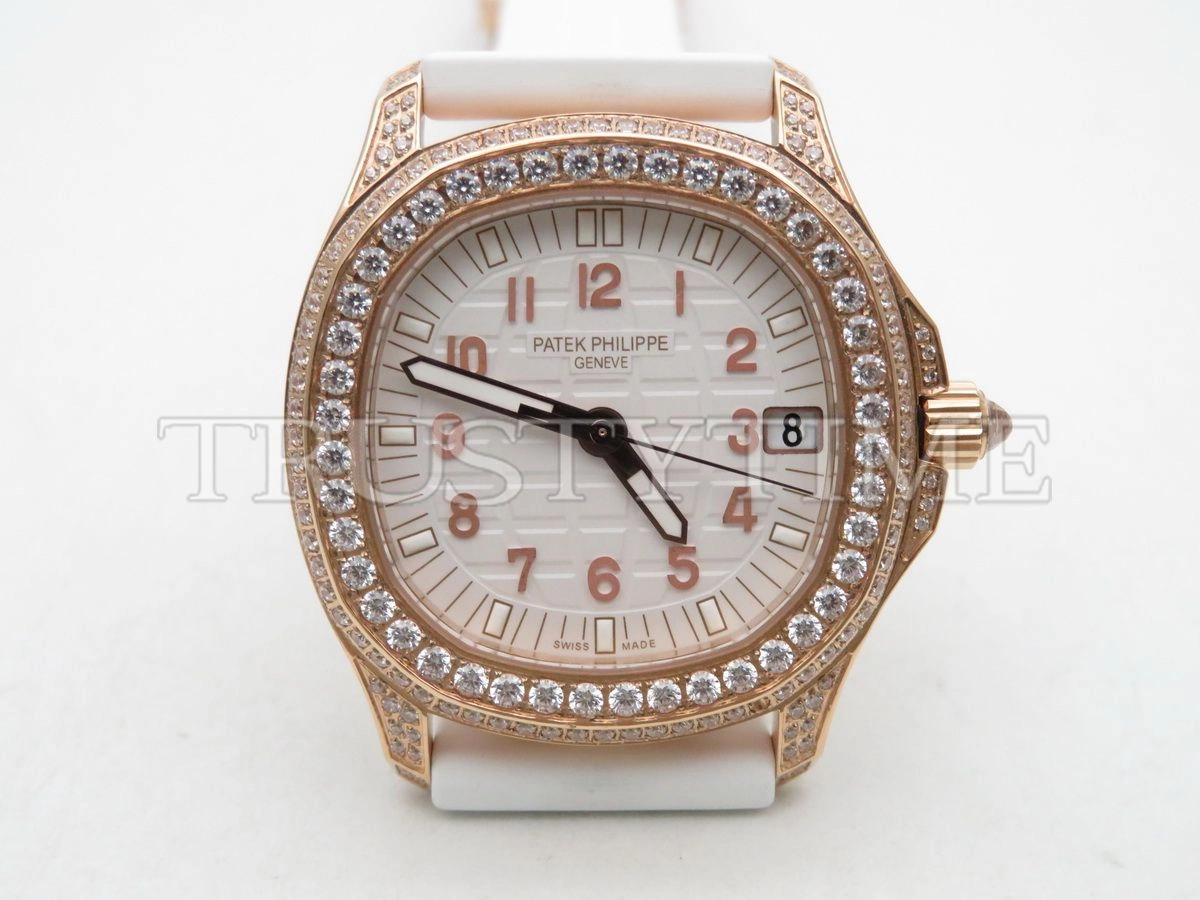 Копия часов Patek Philippe Aquanaut Automatic Ladies 35mm 5069R-001