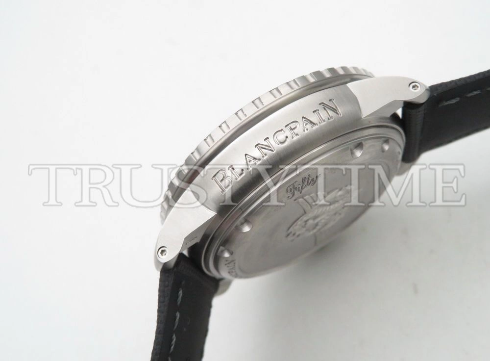 Копия часов Blancpain Fifty Fathoms Nageurs De Combat Automatique 5015E 1130 B52A