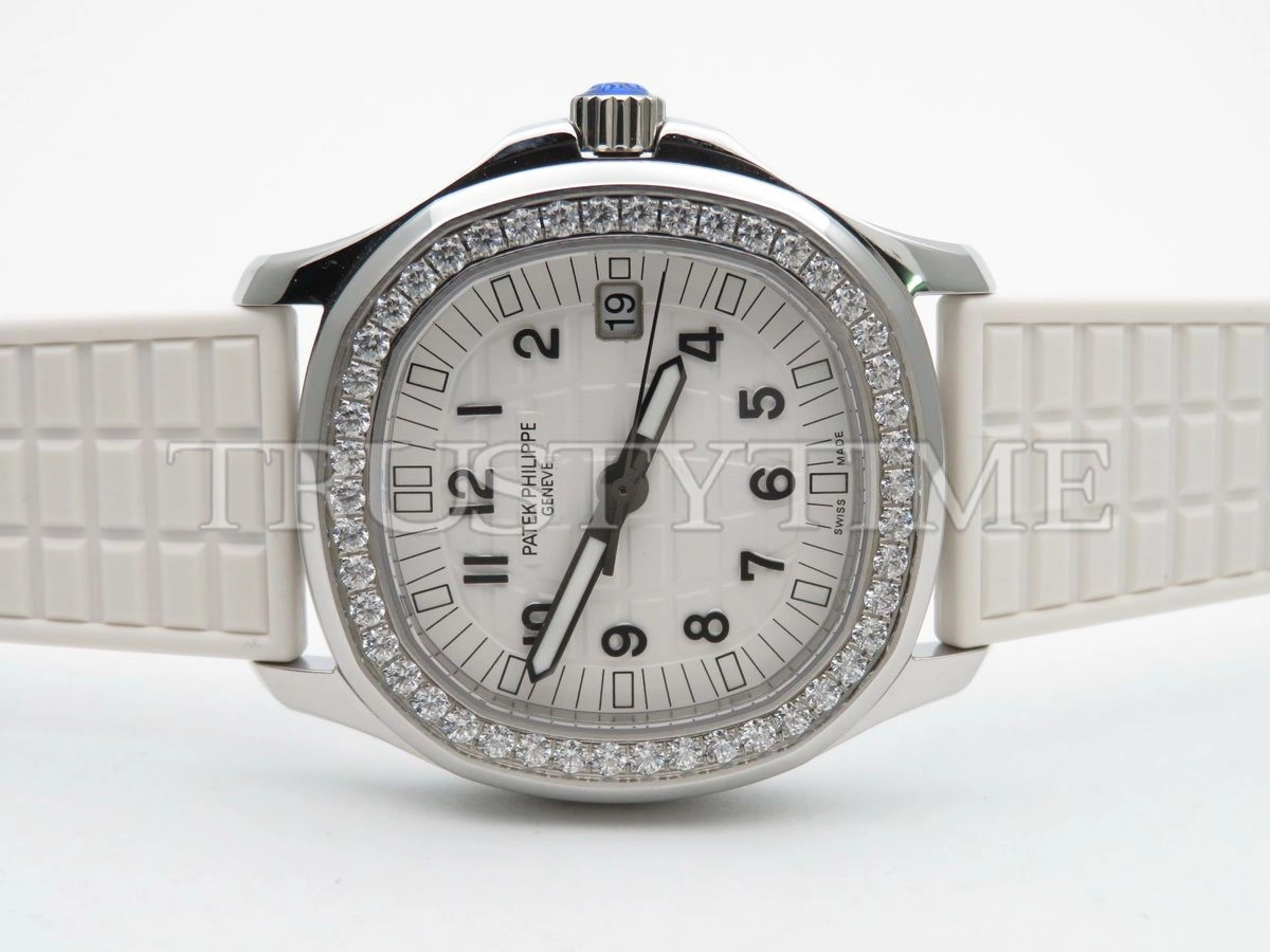 Копия часов Patek Philippe Aquanaut Quartz Ladies 35mm 5067A-024