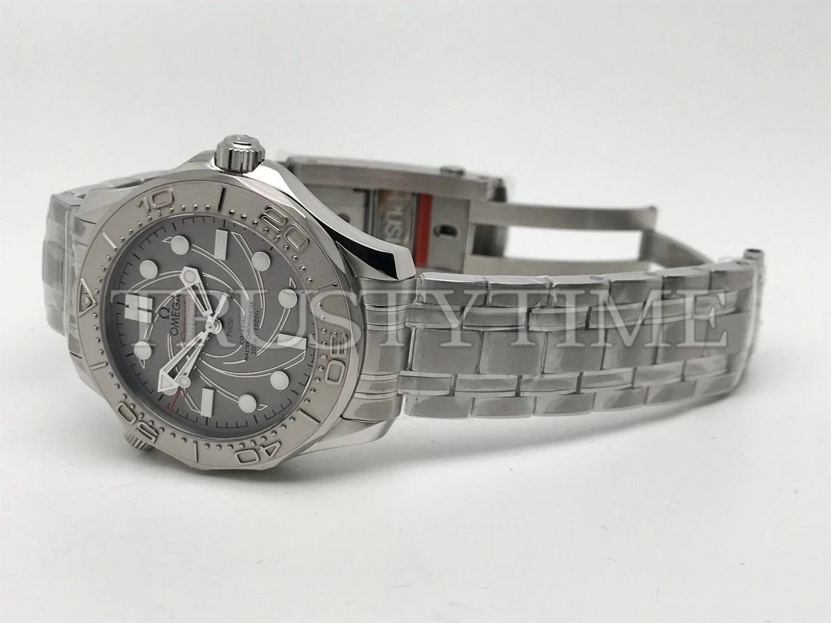 Копия часов Omega Seamaster Diver 300M Master Co-Axial Platinum Aston Martin Neiman Marcus 42mm 210.93.42.20.99.001
