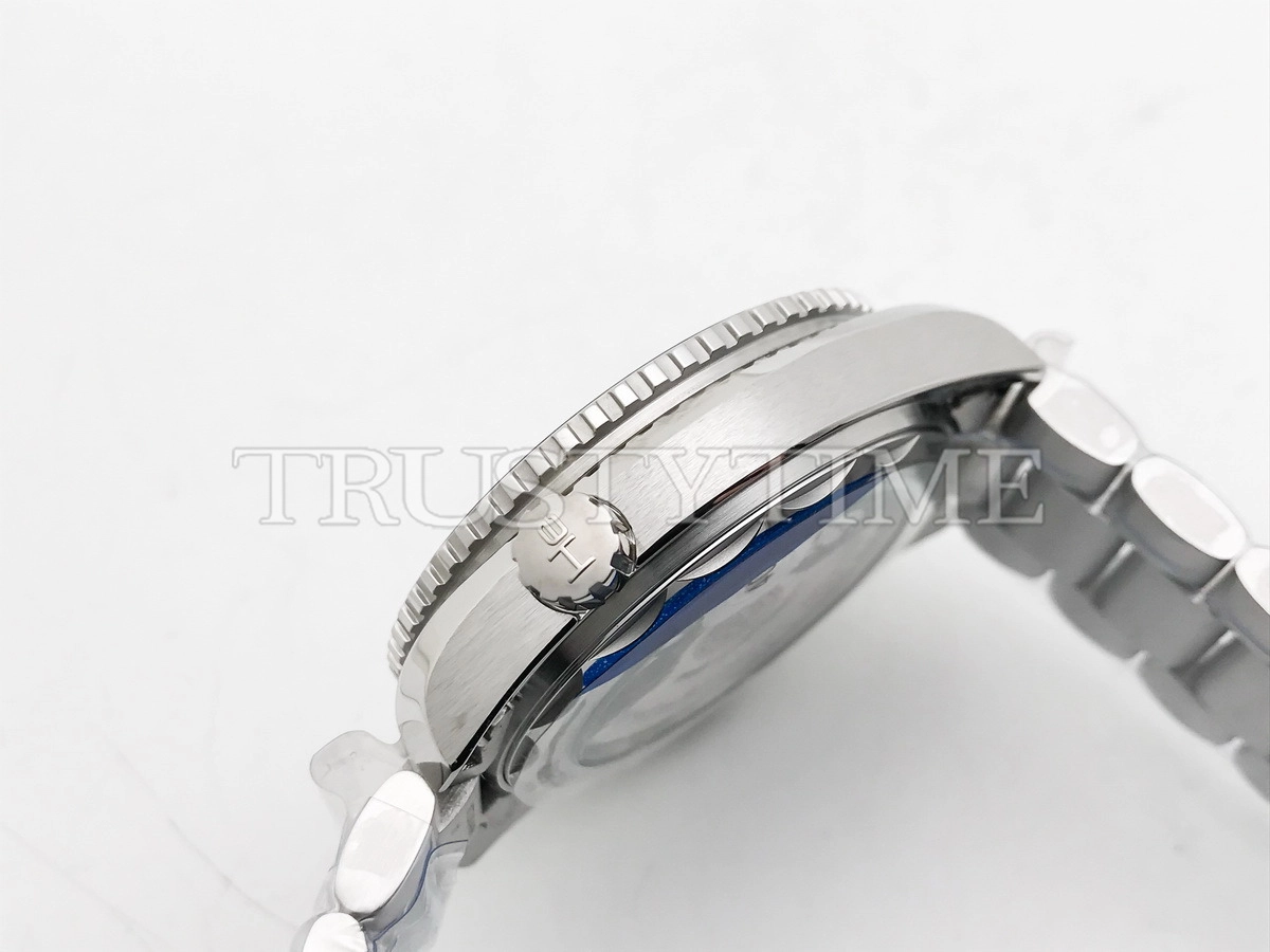 Копия часов Omega Seamaster Planet Ocean 600m Co‑Axial Master Chronometer 39,5 mm 215.30.40.20.01.001