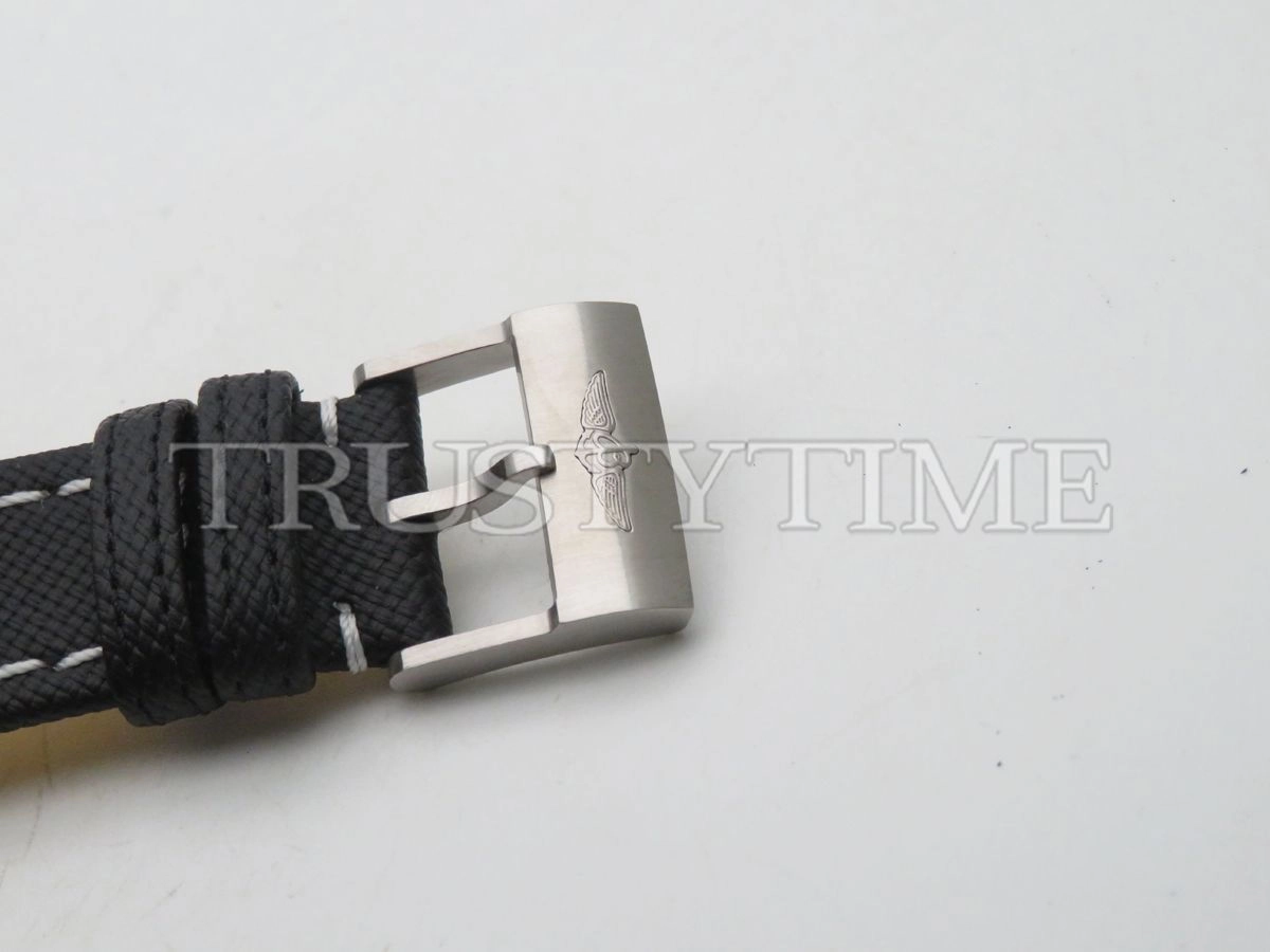 Копия часов Breitling Avenger Automatic GMT 43 A32397101B1X1