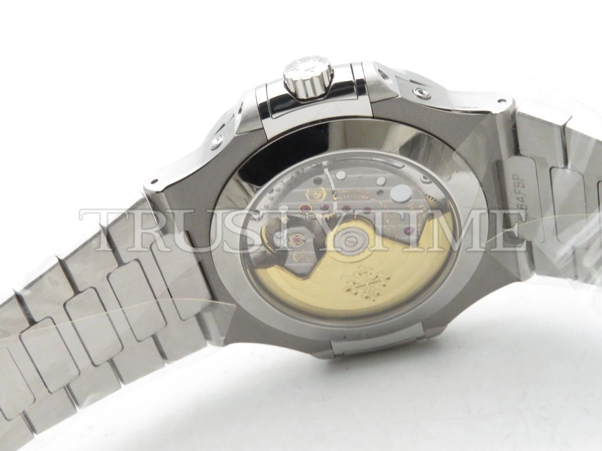 Копия часов Patek Philippe Nautilus Annual Calendar 40,5mm 5726/1A-001
