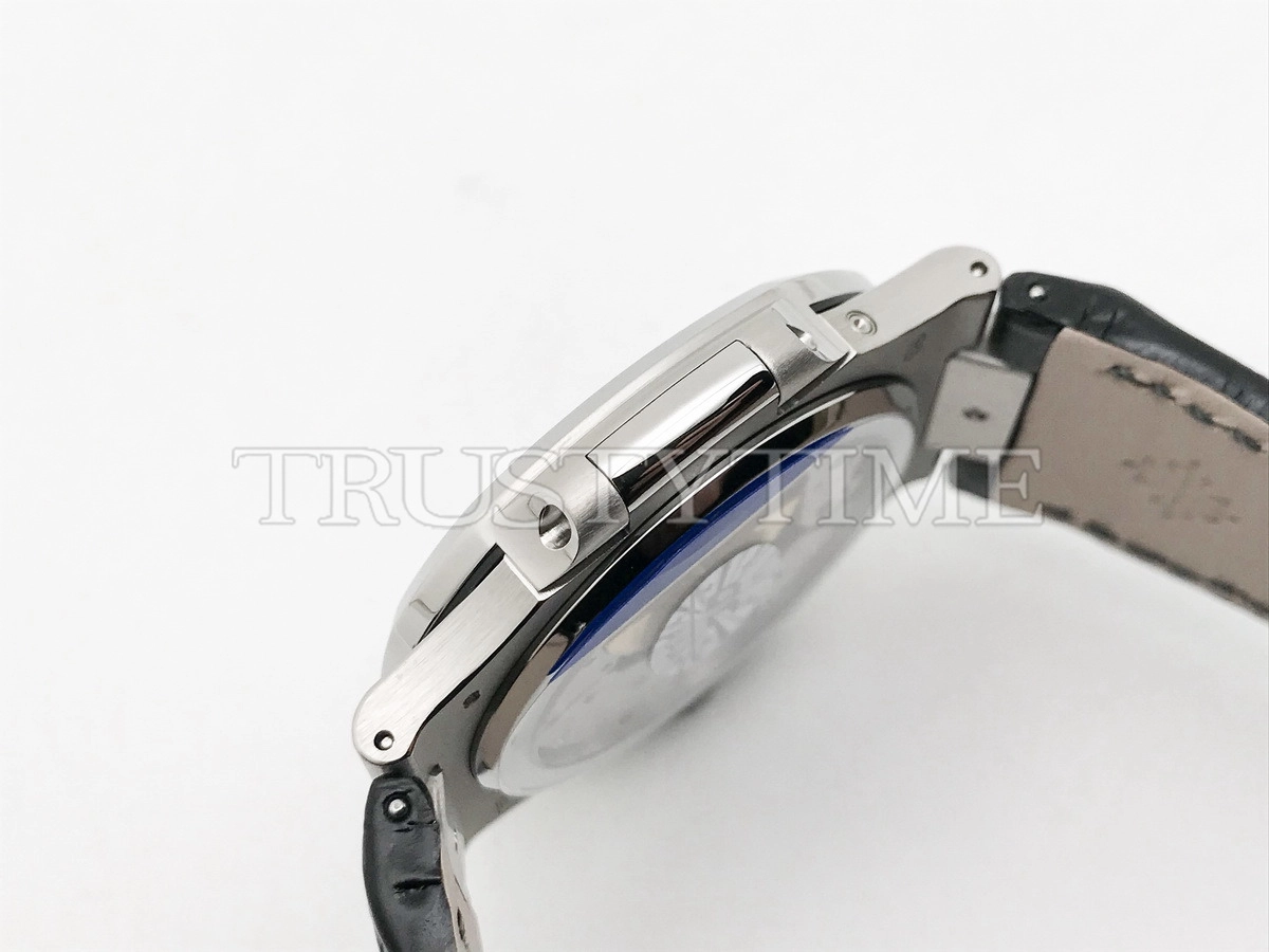 Копия часов Patek Philippe Nautilus Power Reserve Moonphase 40mm 5712G-001