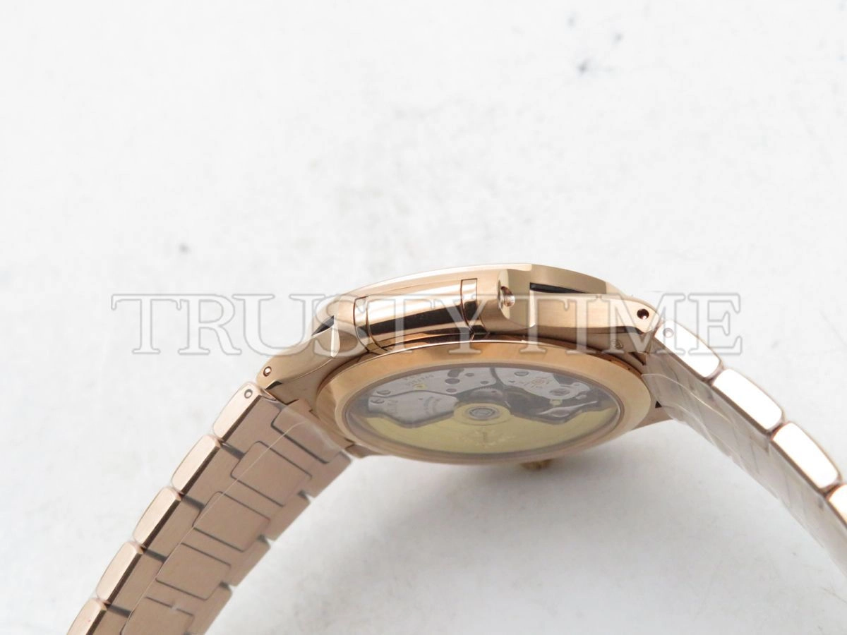 Копия часов Patek Philippe Nautilus Ladies 35mm 7118/1200R-010