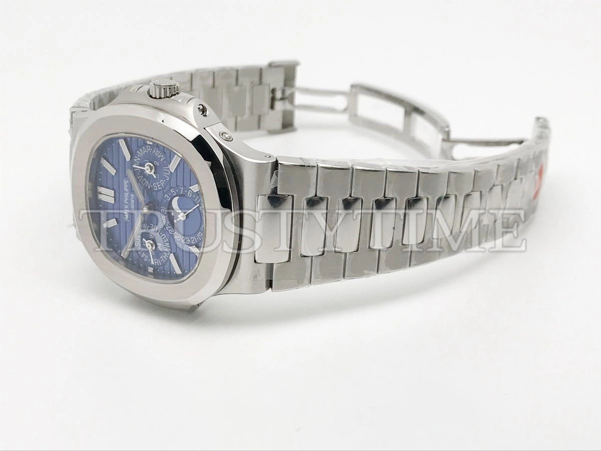 Копия часов Patek Philippe Nautilus Perpetual Calendar 40mm 5740/1G-001