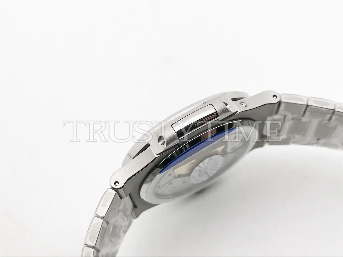 Копия часов Patek Philippe Nautilus Power Reserve Moonphase 40mm 5712/1A-001 Tiffany&Co.