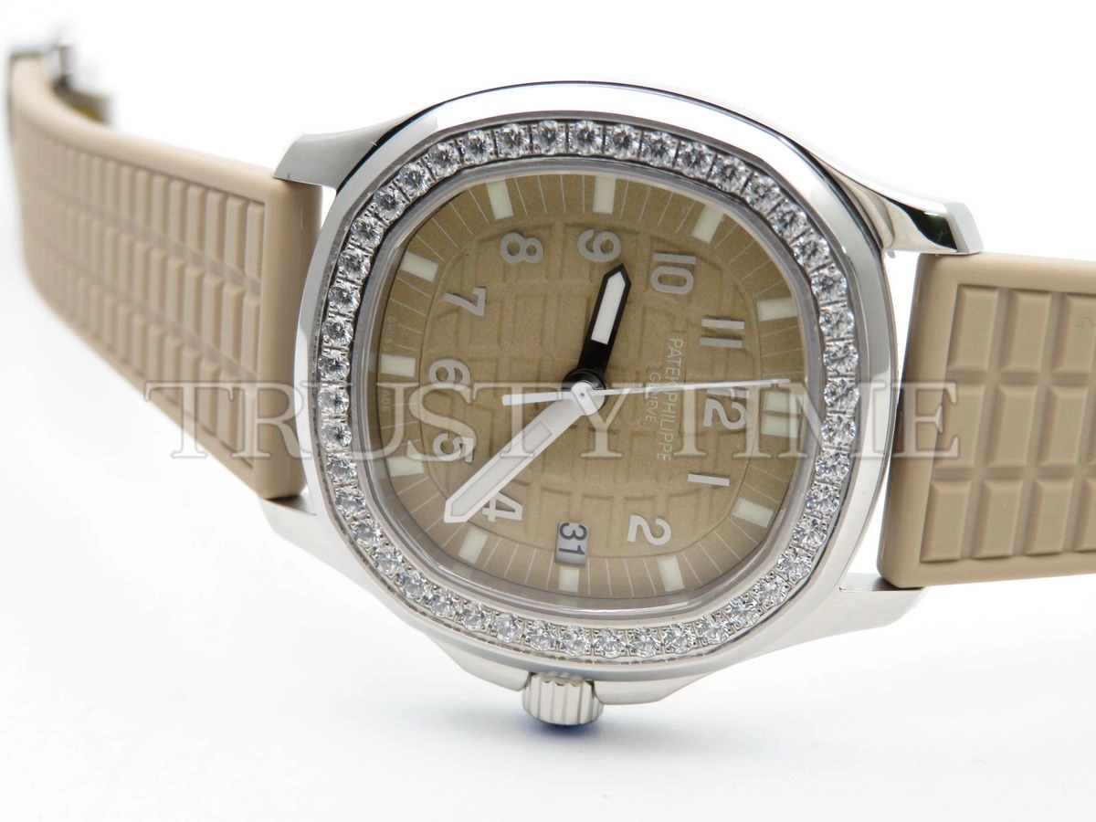Копия часов Patek Philippe Aquanaut Quartz Ladies 35mm 5067A-020