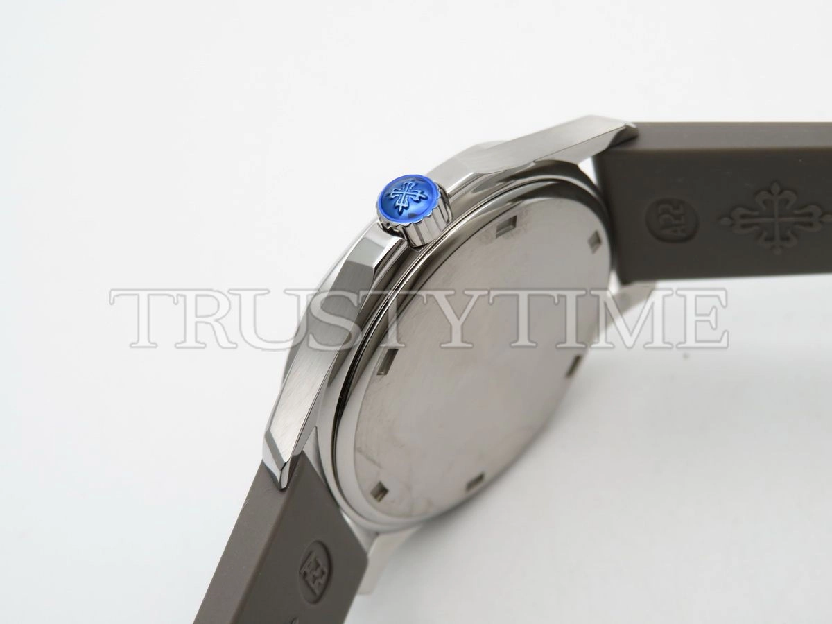 Копия часов Patek Philippe Aquanaut Quartz Ladies 35mm 5067A-018