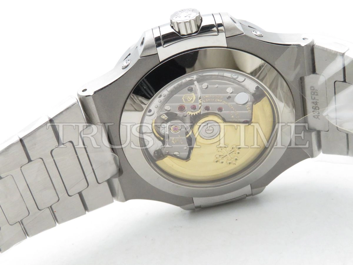 Копия часов Patek Philippe Nautilus Annual Calendar 40,5mm 5726/1A-014