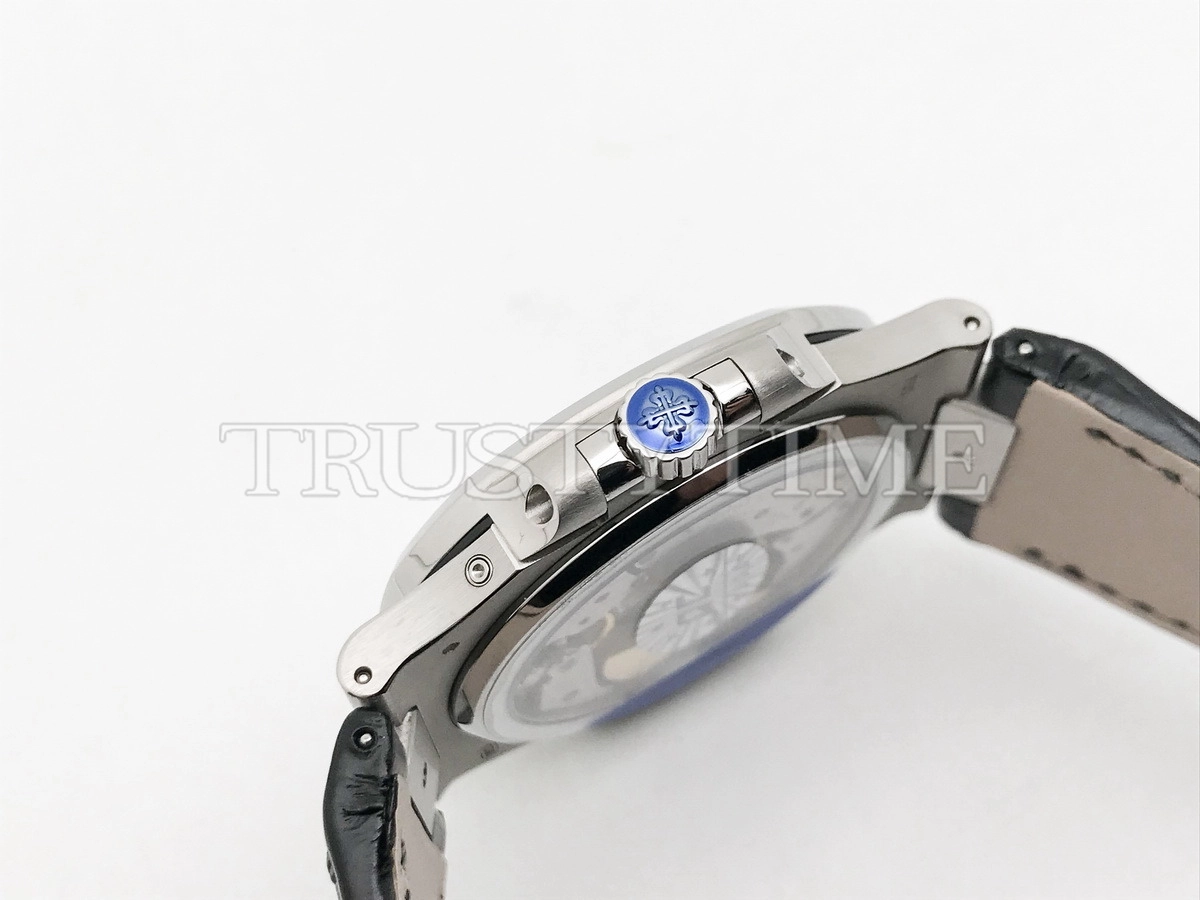 Копия часов Patek Philippe Nautilus Power Reserve Moonphase 40mm 5712G-001