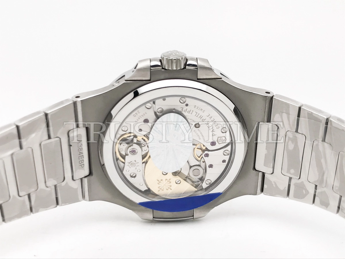 Копия часов Patek Philippe Nautilus Power Reserve Moonphase 40mm 5712/1A-001 Tiffany&Co.