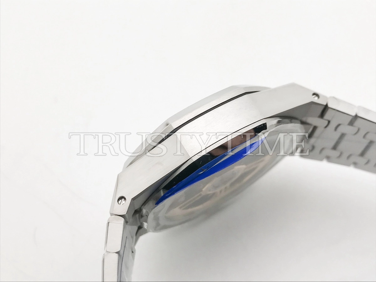 Копия часов Audemars Piguet Royal Oak Selfwinding Chronograph 26240ST.OO.1320ST.07