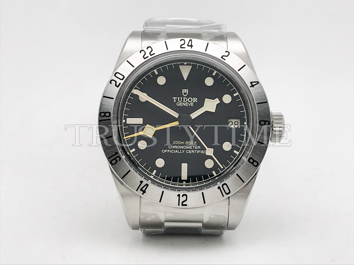 Копия часов Tudor Heritage Black Bay Pro GMT 39mm M79470-0001