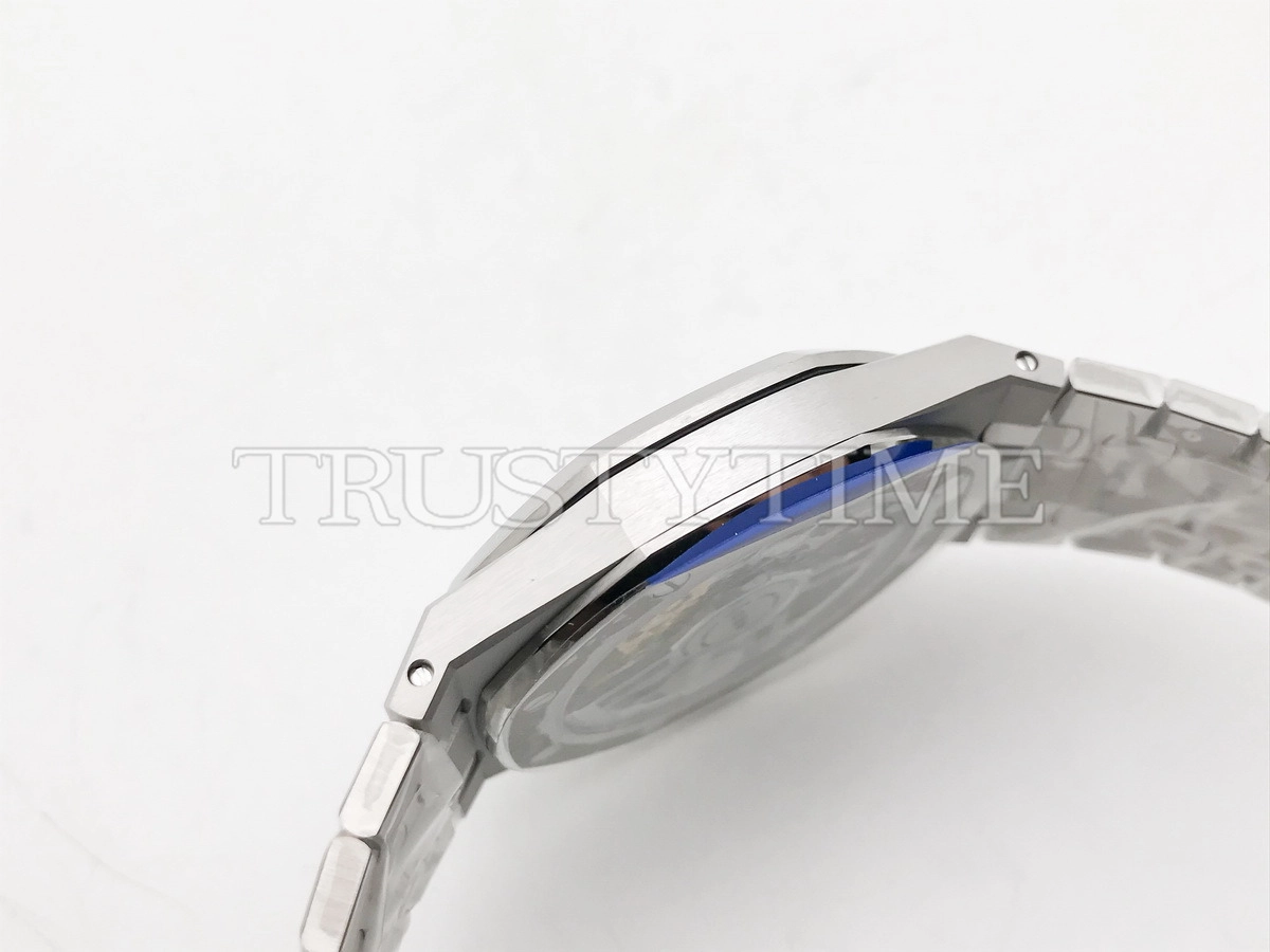 Копия часов Audemars Piguet Royal Oak Jumbo Extra-Thin Openworked 50th Anniversary 16204ST.OO.1240ST.01