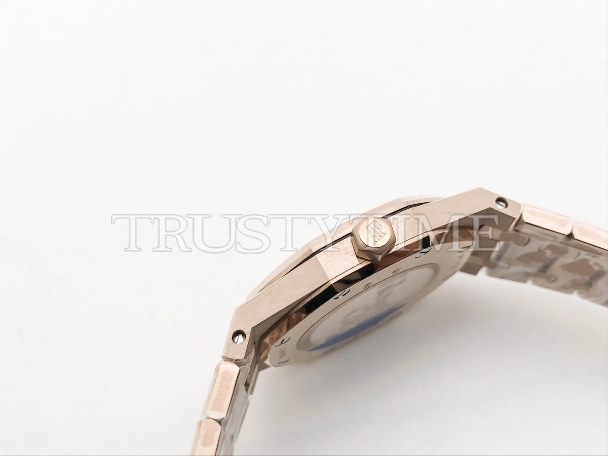 Копия часов Audemars Piguet Royal Oak Ladies 33mm 67650OR.OO.1261OR.01