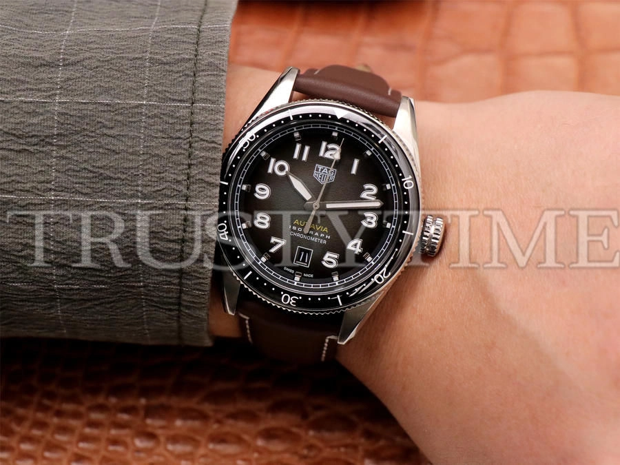 Копия часов Tag Heuer Autavia Isograph Calibre 5 42mm WBE5114.FC8266
